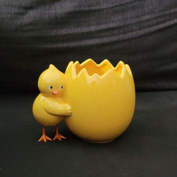Teleflora Ceramic Cracked Egg And Baby Chicken Planter Vase Yellow Chick Hugging - Picture 3 of 14